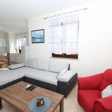 Charmantes Bei Rovinj Mit Privatparkplatz, Klima, Wifi, Babybett *