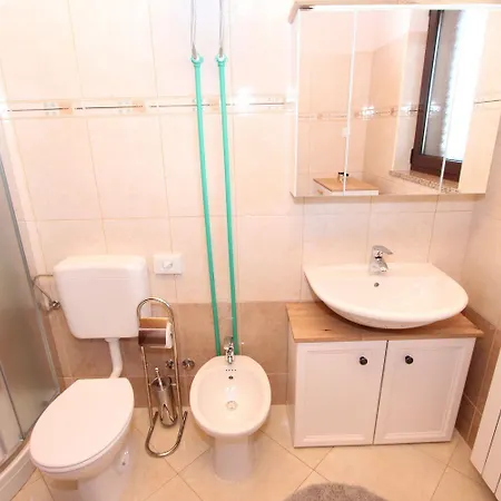 Apartamento Charmantes Bei Rovinj Mit Privatparkplatz, Klima, Wifi, Babybett *