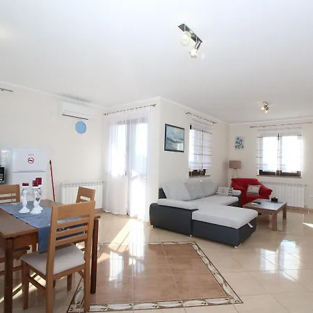 Charmantes Bei Rovinj Mit Privatparkplatz, Klima, Wifi, Babybett Apartamento Sorici