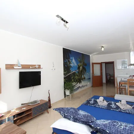 Charmantes Bei Rovinj Mit Privatparkplatz, Klima, Wifi, Babybett *