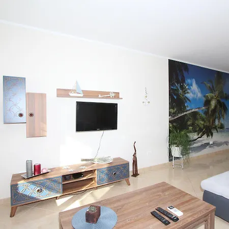 Charmantes Bei Rovinj Mit Privatparkplatz, Klima, Wifi, Babybett Apartamento *